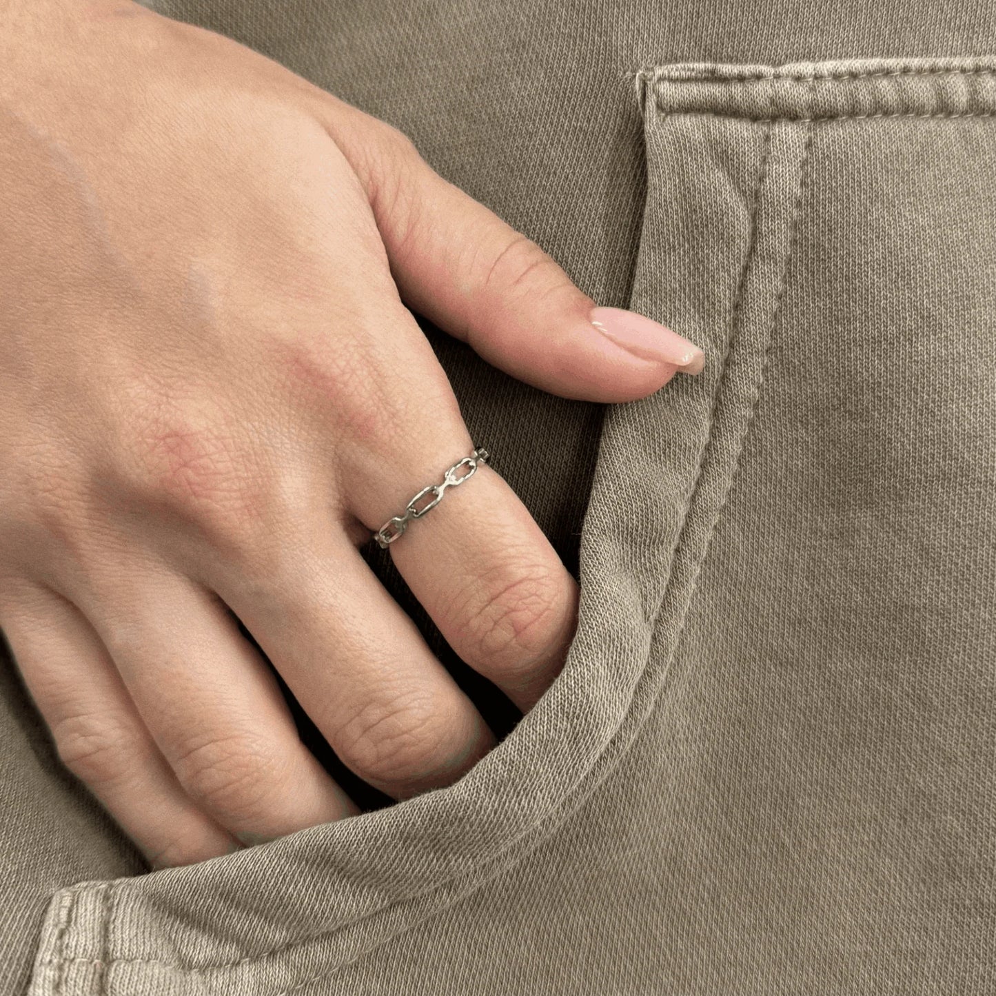 Billy Dainty Chain Ring