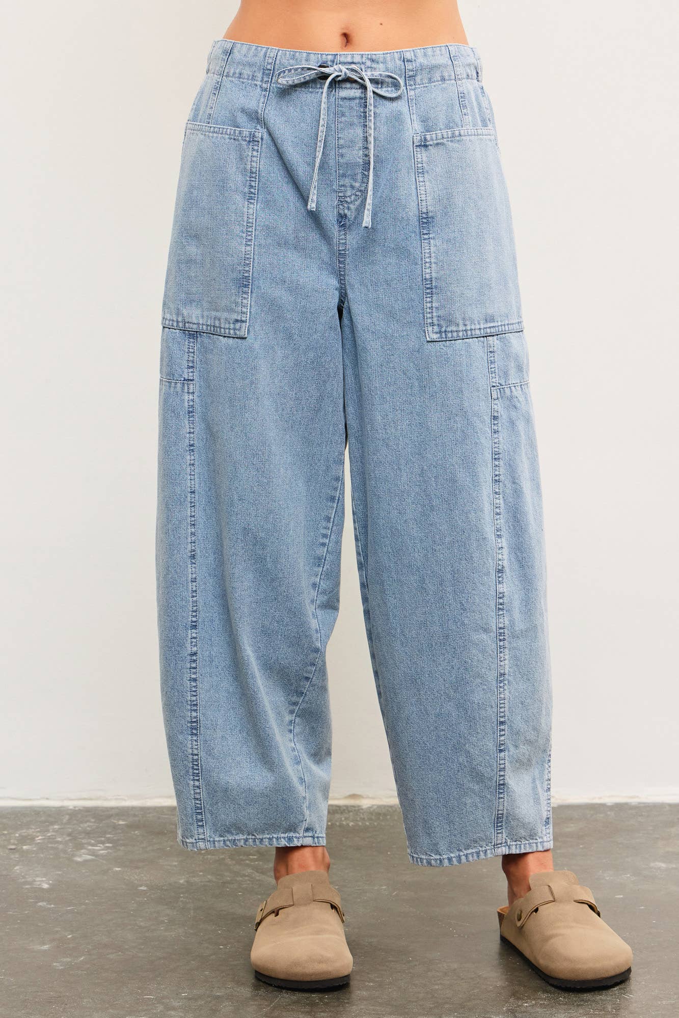 TIED FRONT SIDE SEAM DETAIL BANDED BACK DENIM BALLOON PANTS: LT.DENIM