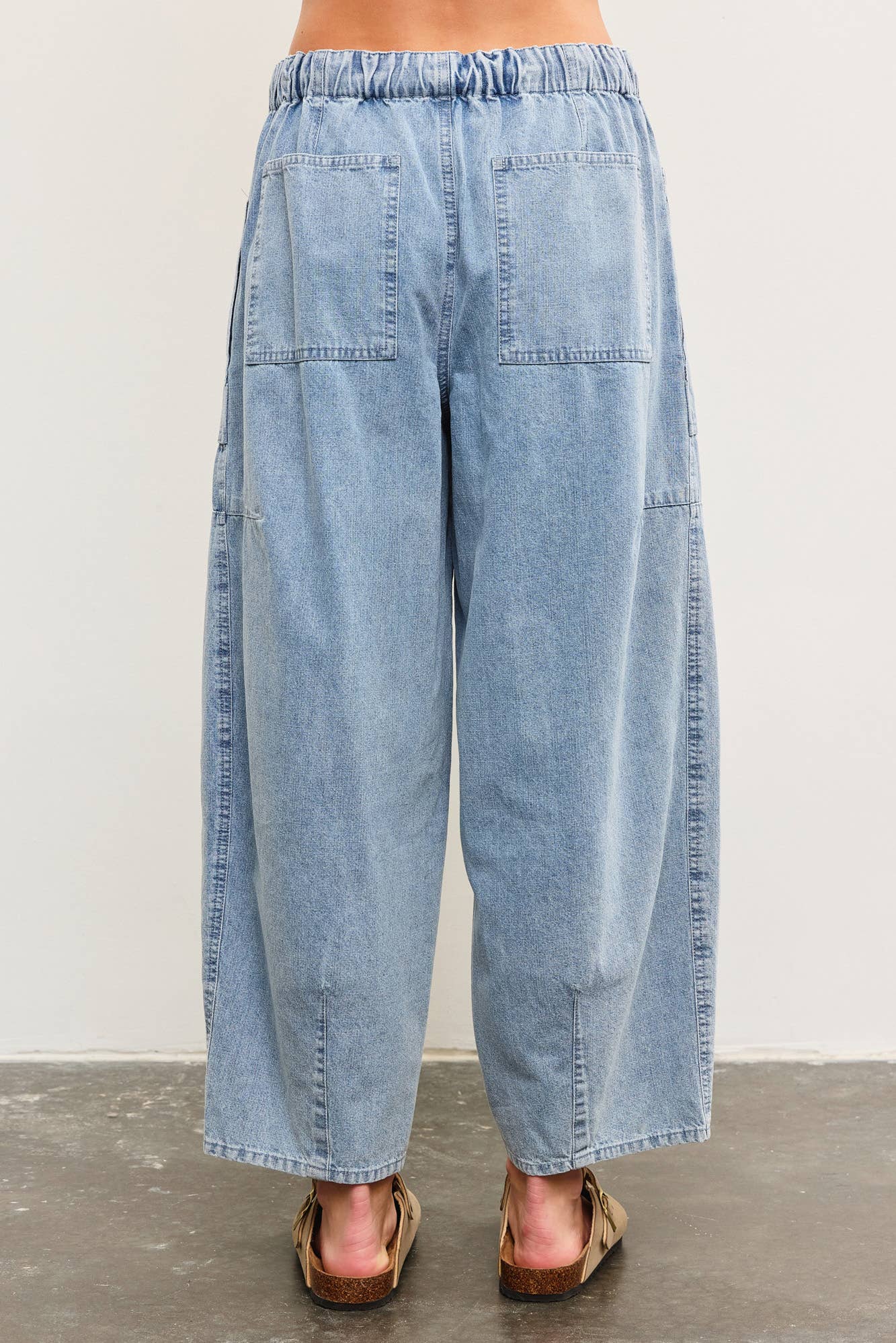 TIED FRONT SIDE SEAM DETAIL BANDED BACK DENIM BALLOON PANTS: LT.DENIM