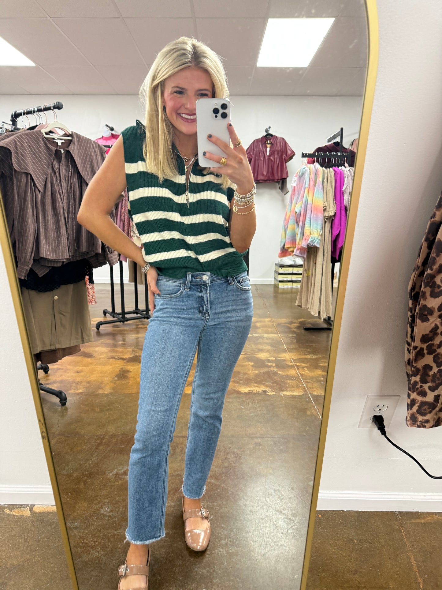 MID RISE RAW HEM CROP STRAIGHT JEANS