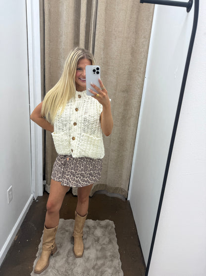 Horn Button Detail Chunky Sweater Vest