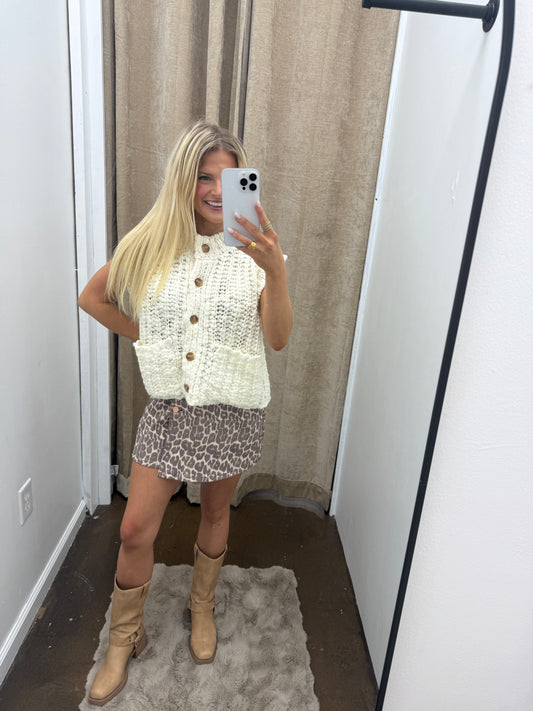 Horn Button Detail Chunky Sweater Vest