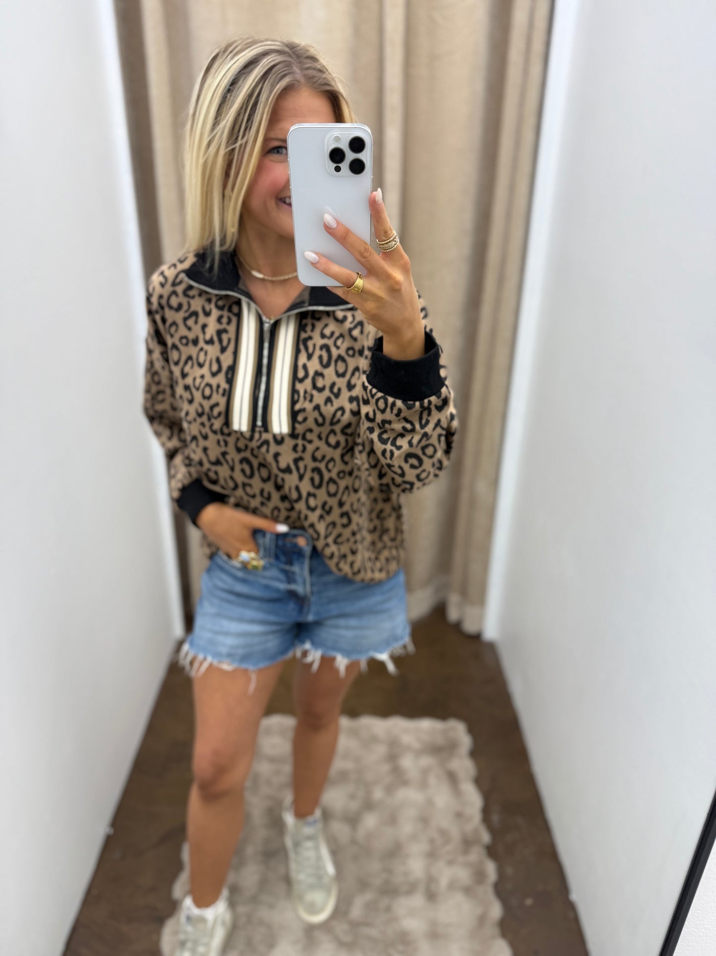 LONG SLEEVE HALF ZIP COLLAR WITH RIB BAND DETAIL LEOPARD PRINT KNIT TOP