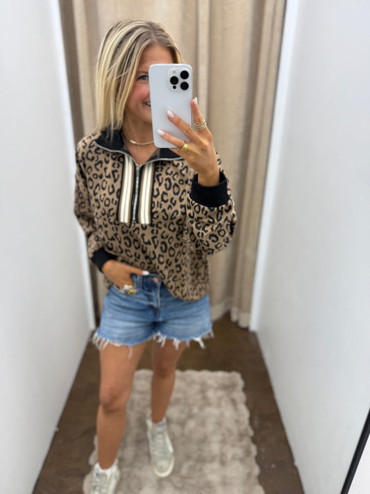 LONG SLEEVE HALF ZIP COLLAR WITH RIB BAND DETAIL LEOPARD PRINT KNIT TOP
