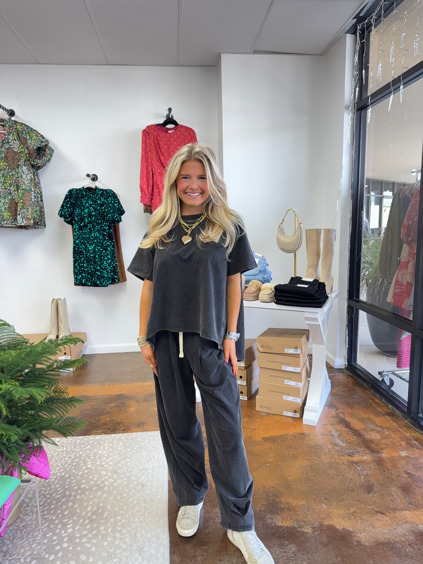 GARMENT WASHED PLEAT DETAIL SHORT SLEEVE TOP AND PANTS SET