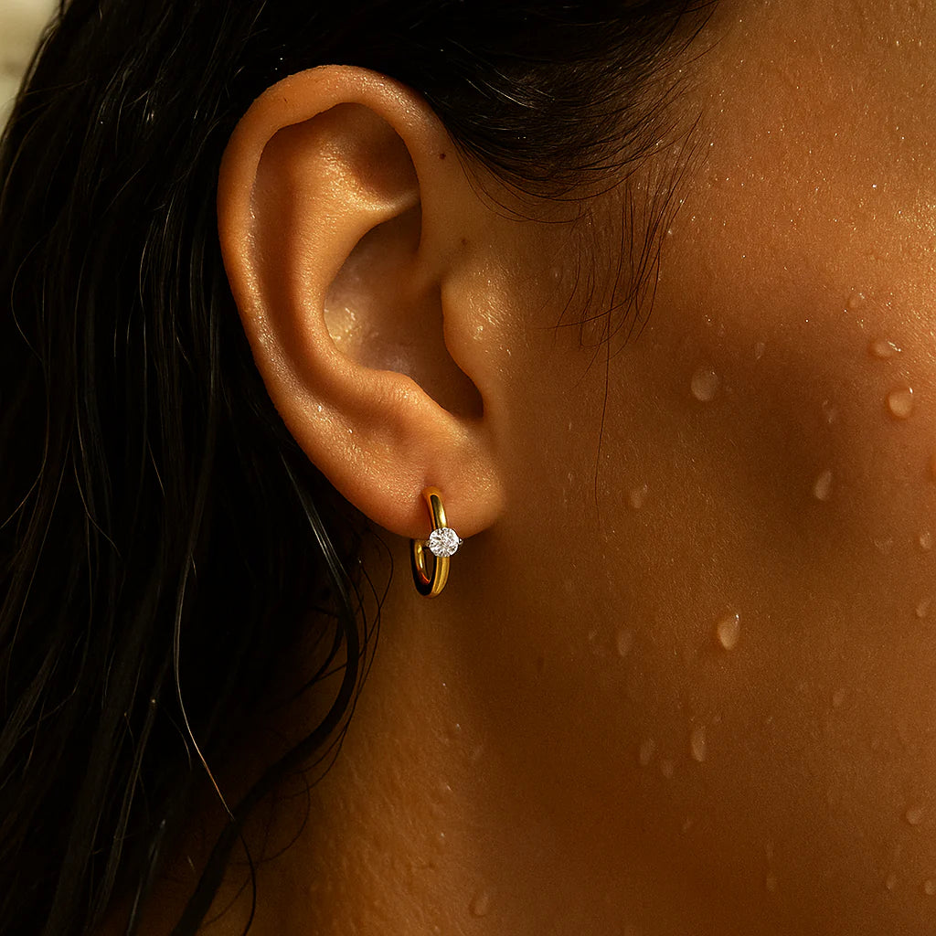 Yael Solitaire Huggie Hoop Earring - Gold