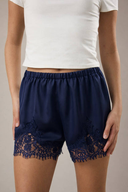 Elastic Waist Mid Rise Lace Shorts