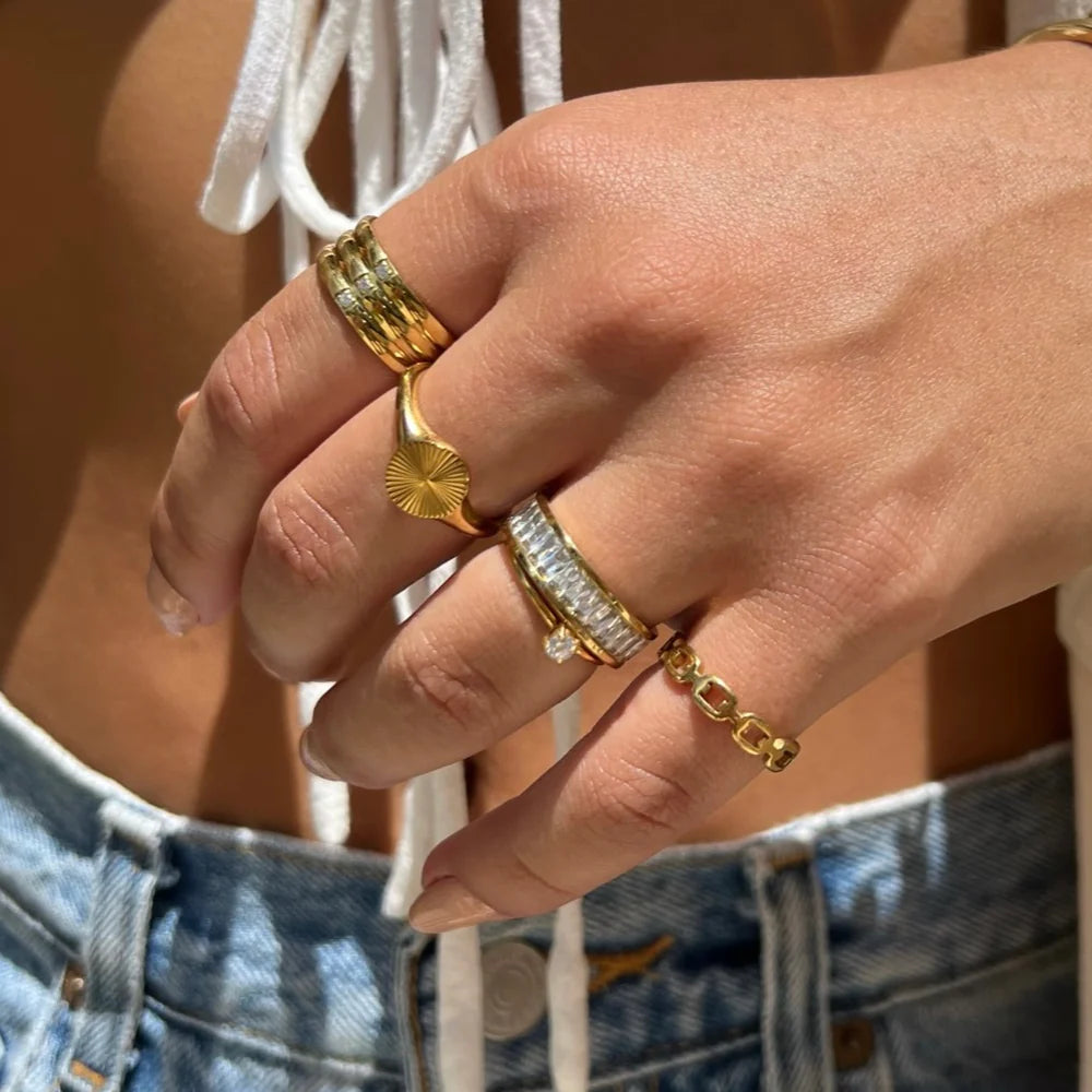 Billy Dainty Chain Ring